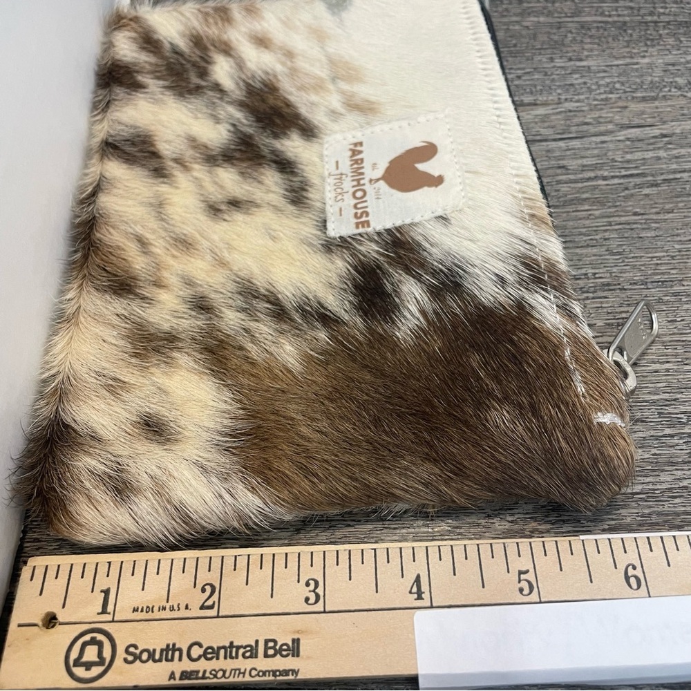 Farmhouse Frocks Fur Pouch.zip closure.genuine cowhide. Pre-owned. Worn area. - Picture 7 of 7